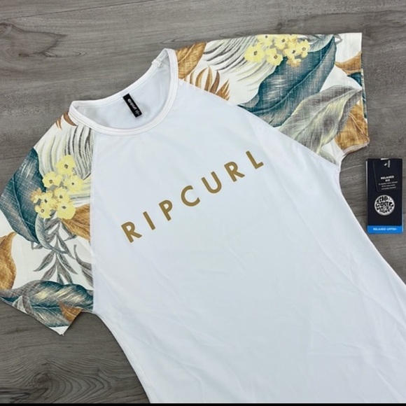 ☀️RIP CURL☀️ TROPIC SHACK RELAXED SHORT SLEEVE RASH GUARD - Picture 5 of 12